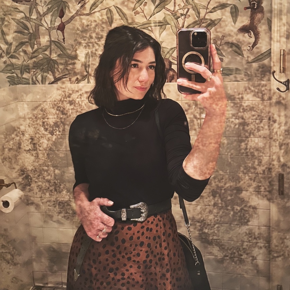 ✨ MEET YOUR POSHER ✨